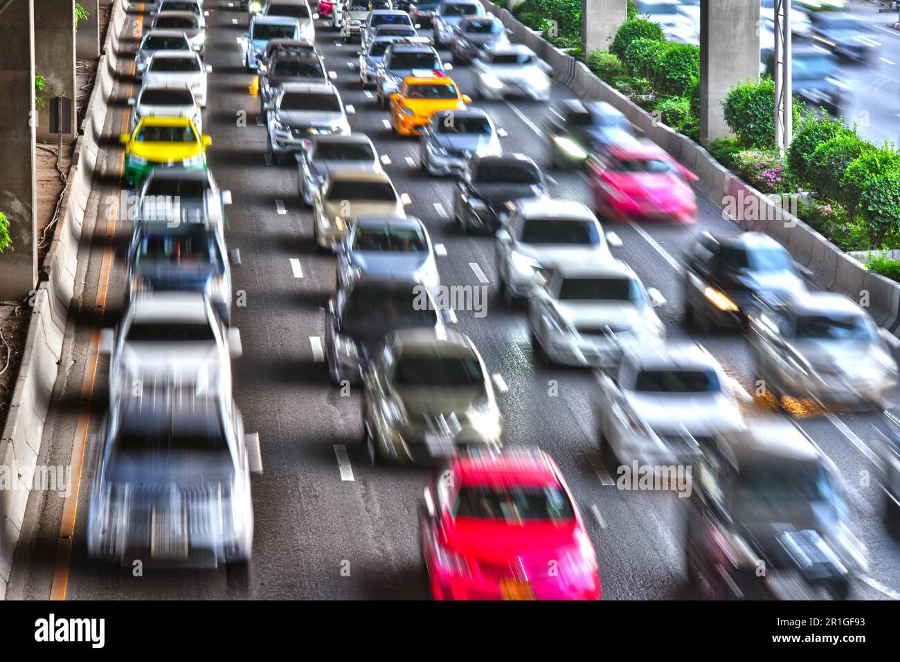 Kontrollierter Zugang Autobahn in Bangkok während der Hauptverkehrszeiten. Stockfoto