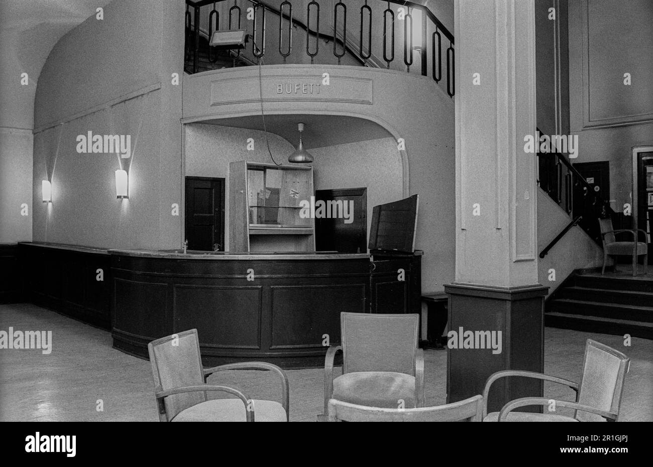DDR, Berlin, 23.04.1990, Babylon Cinema, Rosa-Luxemburg-Platz, Büfett Stockfoto