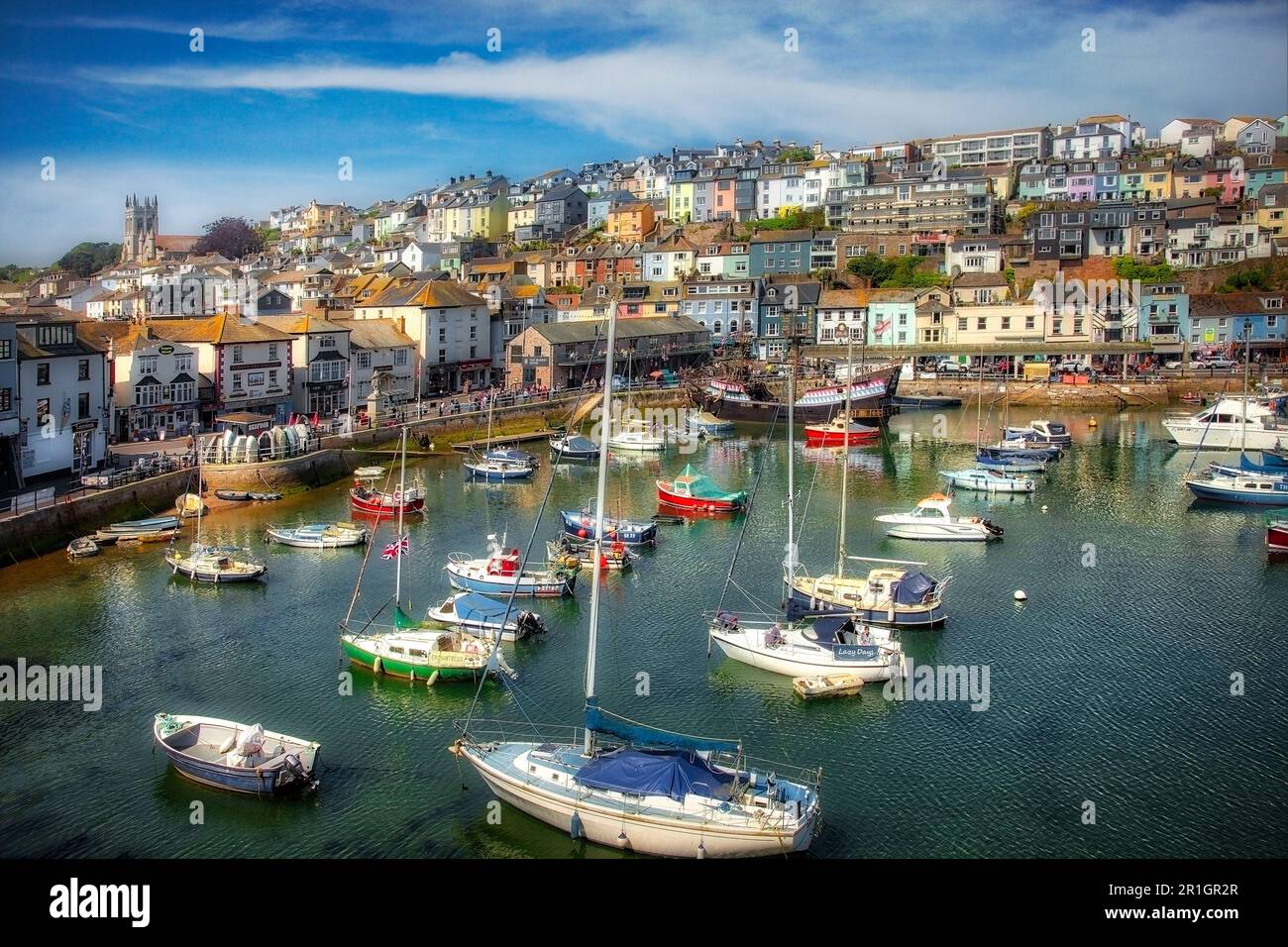 GB - DEVON: Blick auf den Hafen und die Stadt Brixham (HDR-Bild von Edmund Nagele FRPS) Stockfoto