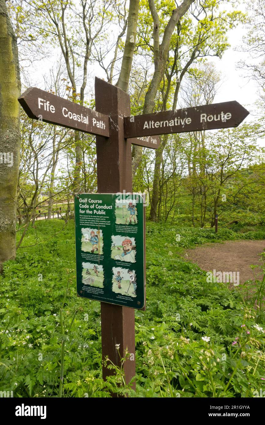 Melden Sie sich am Golfplatz Kingsbarns Golf Links in Kingsbarns, Fife, Schottland, Großbritannien, am Fife Coastal Path an Stockfoto