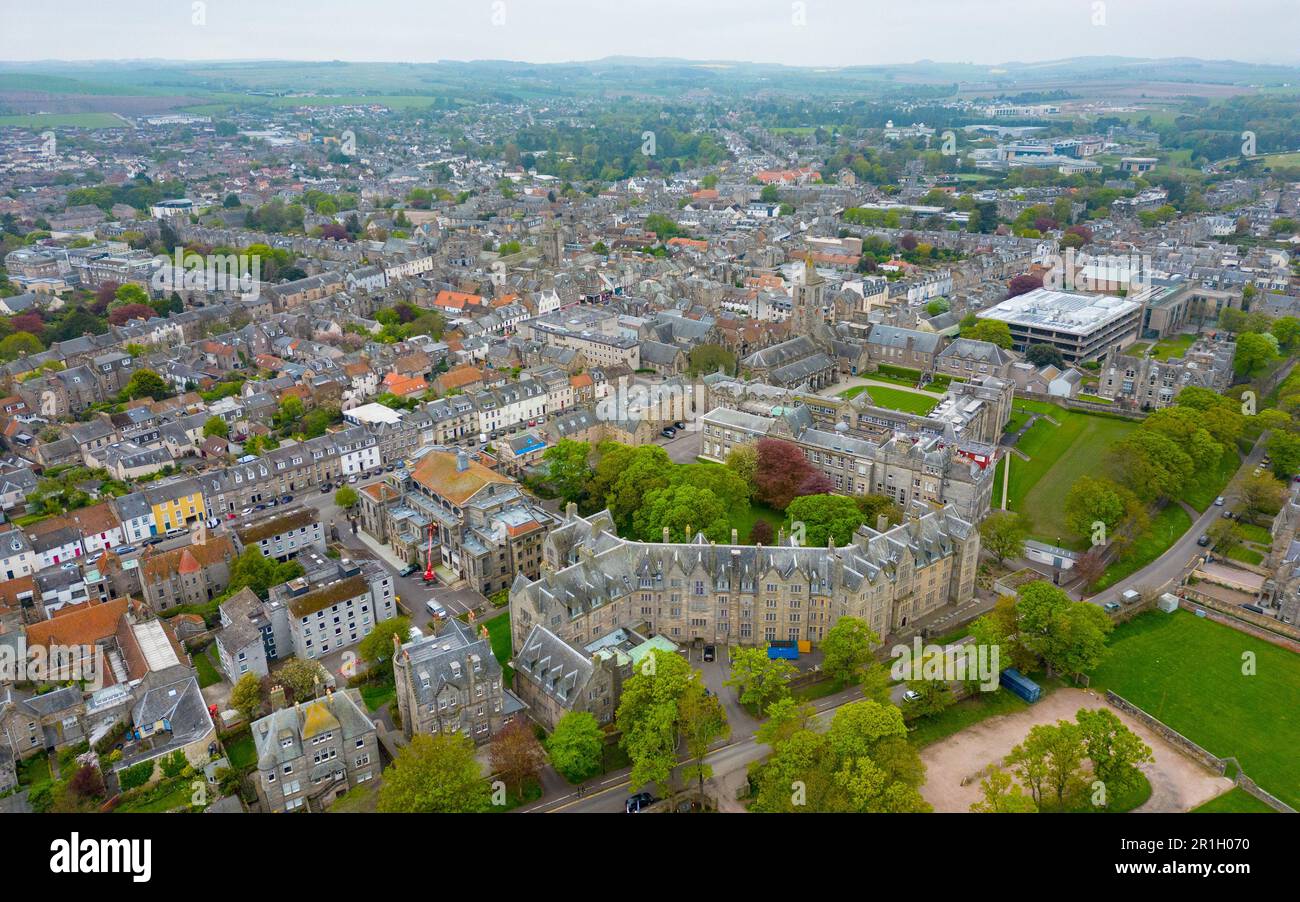 Blick aus der Vogelperspektive auf den Campus der St. Andrews University in St. Andrews Town in Fife, Schottland, Großbritannien Stockfoto