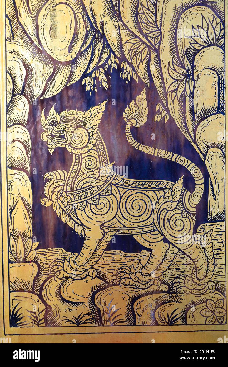 Traditionelle thailändische Kunstmalerei im Vintage-Stil an der Tempeltür, thailändischer Stil mit vergoldetem schwarzem Lack ( Lai rot nam ). Stockfoto