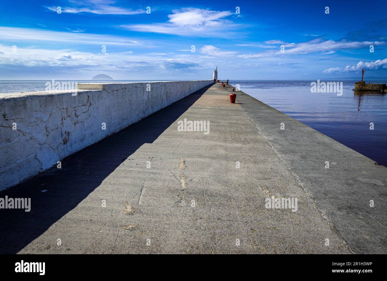 Blick Auf Den Girvan Pier In Richtung Ailsa Craig Stockfoto