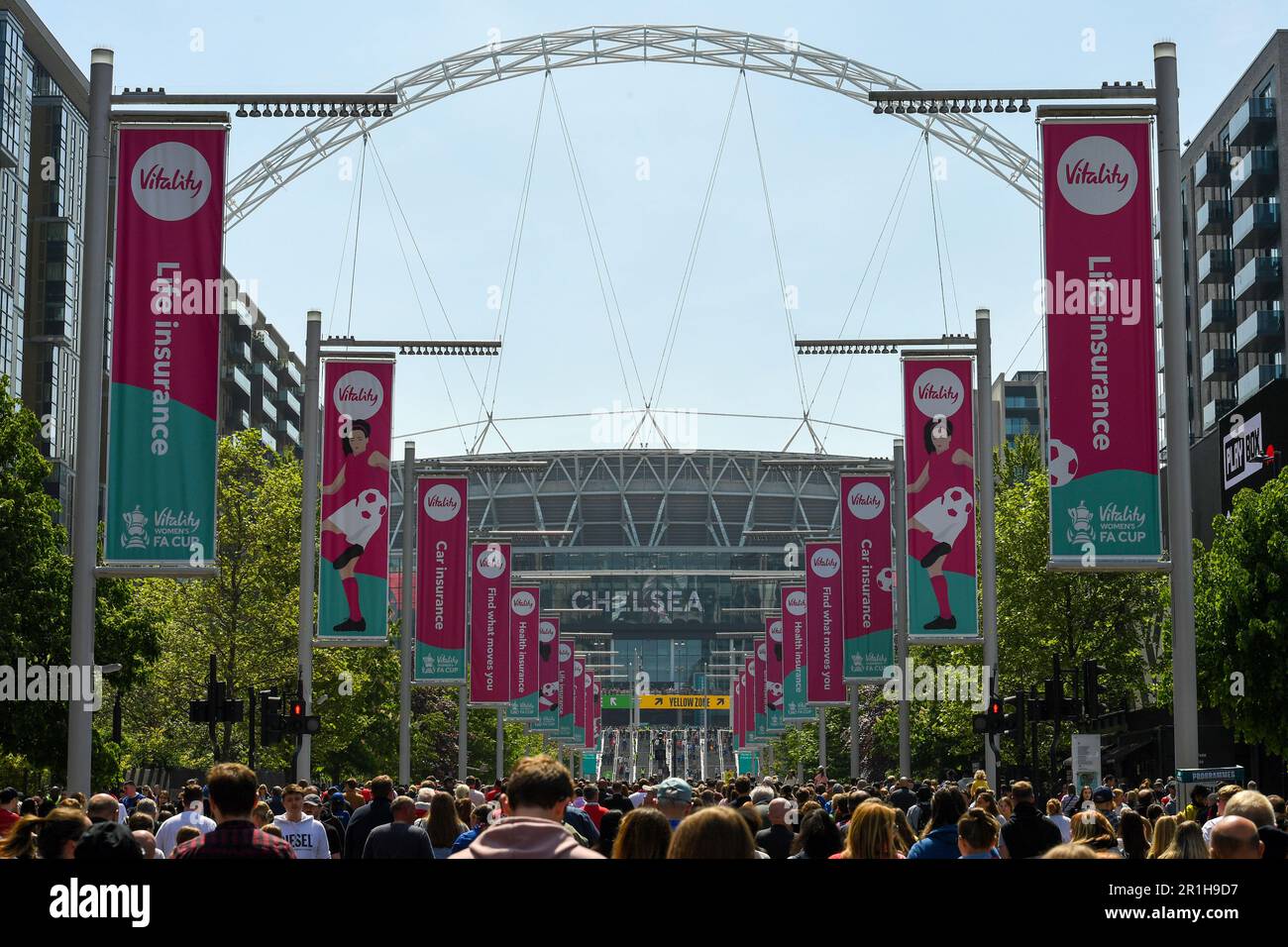 London, Großbritannien. 14. Mai 2023. Fans begeben sich während des FA-Cup-Spiels der Frauen im Wembley Stadium, London, nach Wembley. Das Bild sollte lauten: Gary Oakley/Sportimage Credit: Sportimage Ltd/Alamy Live News Stockfoto