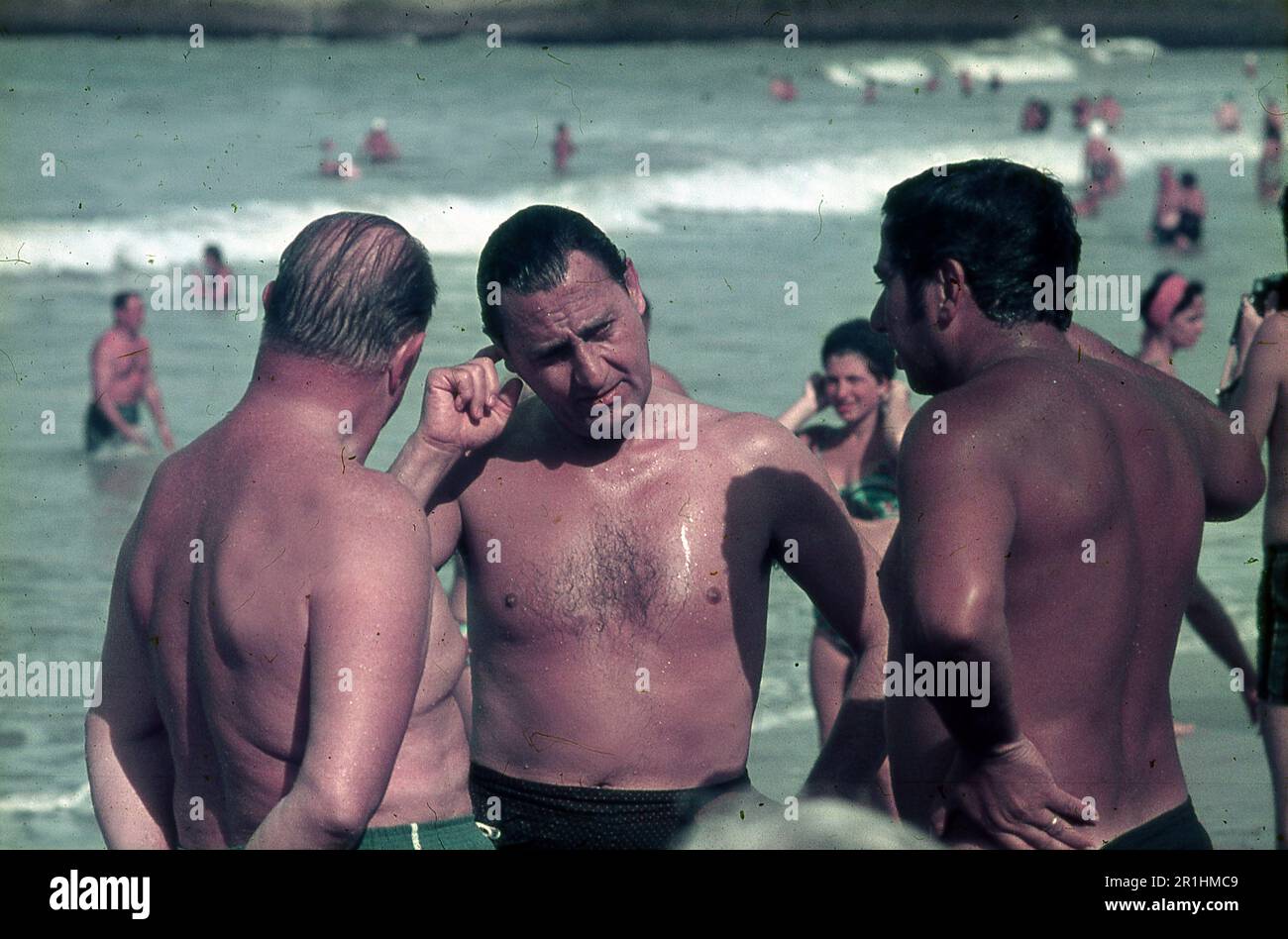 Alberto Sordi, italienischer Filmschauspieler, am Strand, Mar del Plata International Film Festival, Argentinien, 1968 Stockfoto