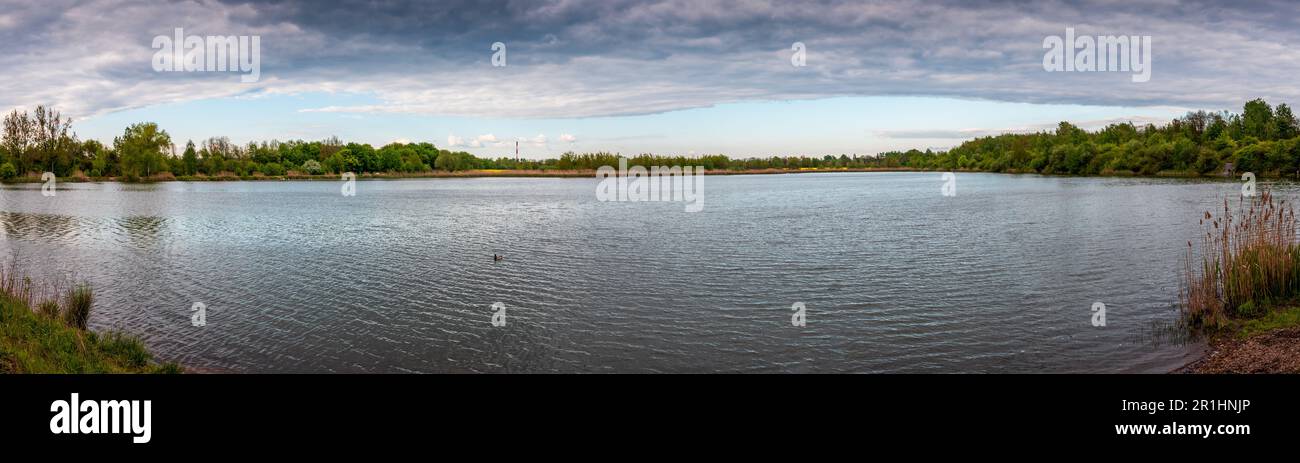 Naturschutzgebiet. Teiche, die durch Minenlöcher entstanden sind. „Zabie Doly“, Chorzow, Polen Stockfoto