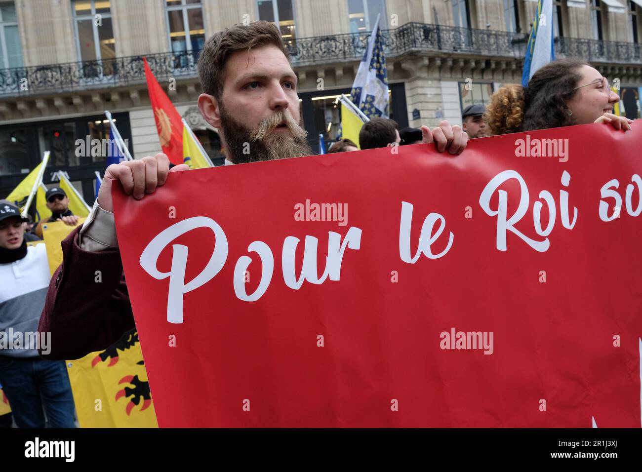 Les royalistes d'Action Francoise ont défilé dans Paris et ont déposé une gerbe au bite de la Statue de Jeanne d'Arc, en Scandant à bas la république Stockfoto