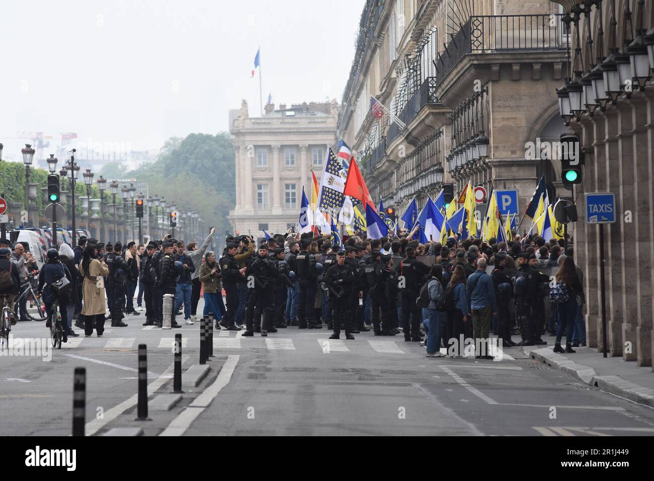 Les royalistes d'Action Francoise ont défilé dans Paris et ont déposé une gerbe au bite de la Statue de Jeanne d'Arc, en Scandant à bas la république Stockfoto