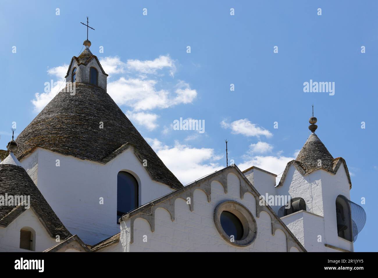 Kirche des Heiligen Antonius von Padua, d. h. die Trullo-Kirche, in der Gegend Rione Monti in Alberobello, Apulien, Italien Stockfoto