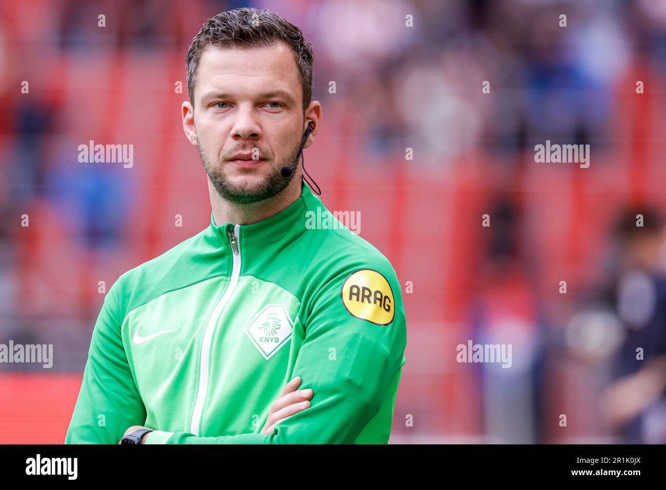 Eindhoven, Niederlande. 14. Mai 2023. EINDHOVEN, NIEDERLANDE - MAI 14: Vierter offizieller Robin Hensgens schaut während des Eredivisie-Spiels zwischen PSV und Fortuna Sittard im Phillips Stadion am 14. Mai 2023 in Eindhoven, Niederlande (Foto von Broer van den Boom/Orange Pictures). Kredit: Orange Pics BV/Alamy Live News Stockfoto