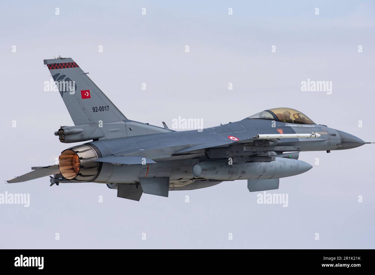 F-16 Block 40 -92 0017 TUAF Tunc Filo Bronze 151. Geschwader, SEAD Mission mit AGM-88 HARM Rakete Stockfoto