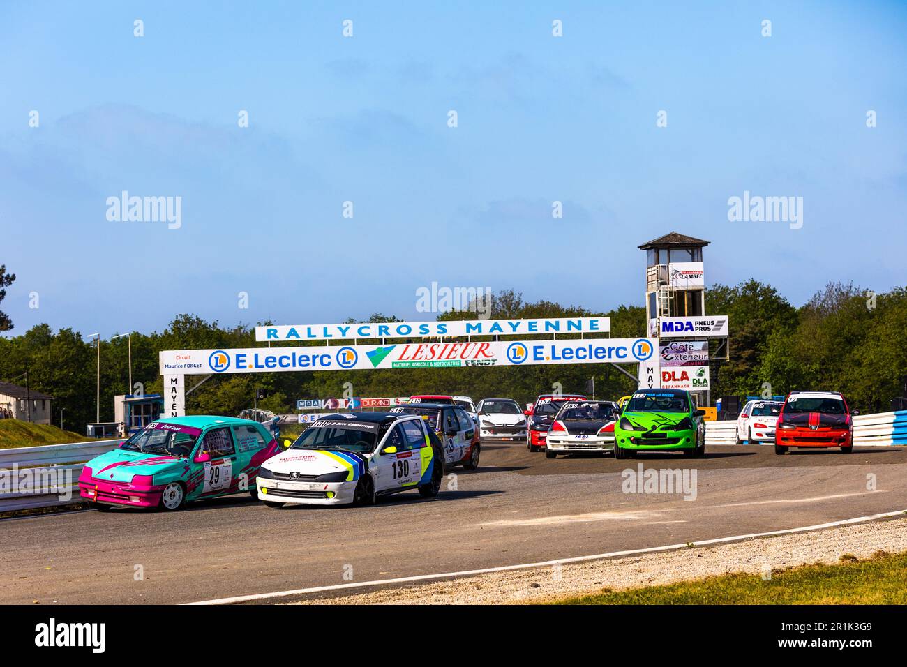 29 SIMIER AnaIs, Renault Clio Williams, 130 BISSON Jérome, BISSON Sébastien, Peugeot 306 S16, Aktion während der Fol'car de Mayenne, 4. Runde Championnat de France de Fol'Car 2023 vom 13. Bis 14. Mai 2023 auf dem Circuit de Châtillon-sur-Colmont in Châtillon-sur-Colmont, Frankreich - Photo Damien Saulnier/DPPI Credit: DPPI Media/Alamy Live News Stockfoto