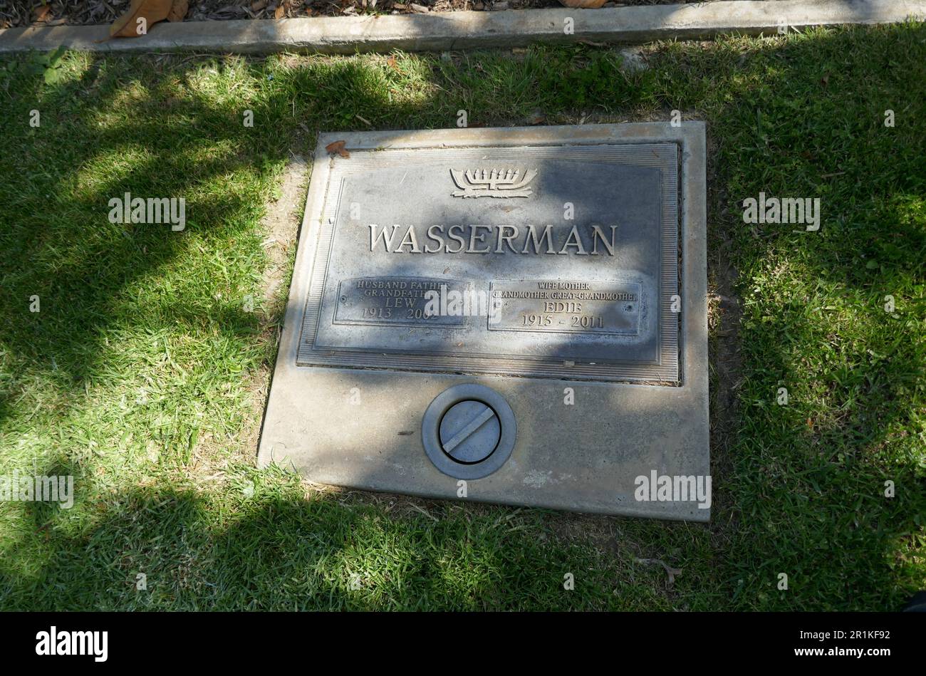 Los Angeles, Kalifornien, USA 12. Mai 2023 Entrepreneur/Studio Executive Lew Wasserman Grave in Canaan Family Estates im Hillside Memorial Park am 12. Mai 2023 in Culver City, Los Angeles, Kalifornien, USA. Foto: Barry King/Alamy Stock Photo Stockfoto