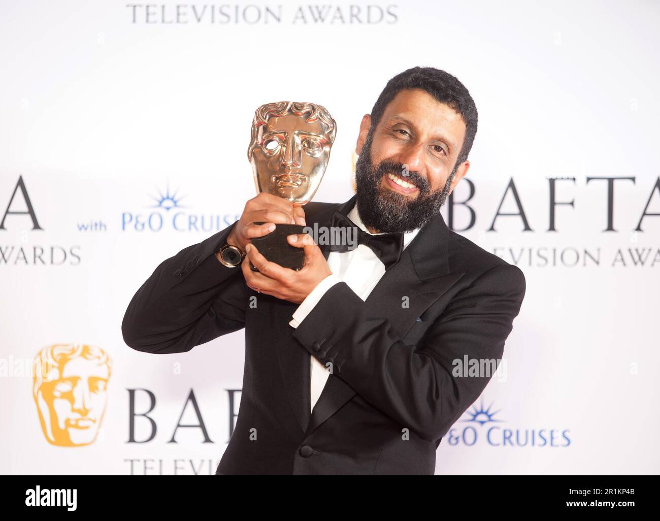 Adeel Akhtar mit dem Preis für die Unterstützung des Schauspielers