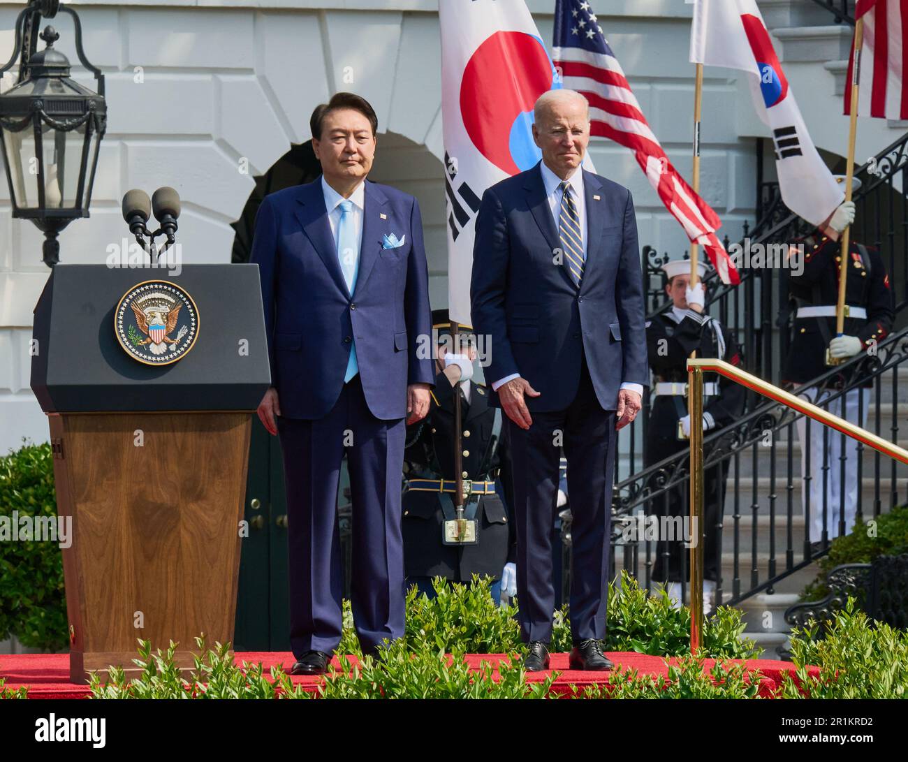 WASHINGTON, D.C., USA - 26. APRIL 2023: Die offizielle Ankunftszeremonie für den Staatsbesuch von Präsident Yoon Suk Yeol der Republik Korea. Stockfoto WASHINGTON, D.C., USA - 26. APRIL 2023: Die offizielle Ankunftszeremonie für den Staatsbesuch von Präsident Yoon Suk Yeol der Republik Korea. Stockfoto
