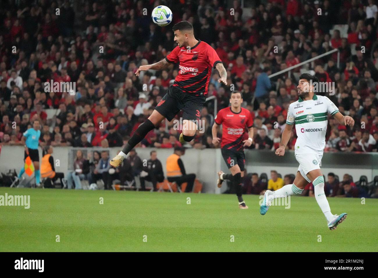 Curitiba, Brasilien. 14. Mai 2023. Pedro Henrique während des Spiels Athletico gegen Coritiba für den Campeonato Brasileiro, der im Estádio Joaquim Américo Guimarães in Curitiba, PR, stattfand. Kredit: Carlos Pereyra/FotoArena/Alamy Live News Stockfoto