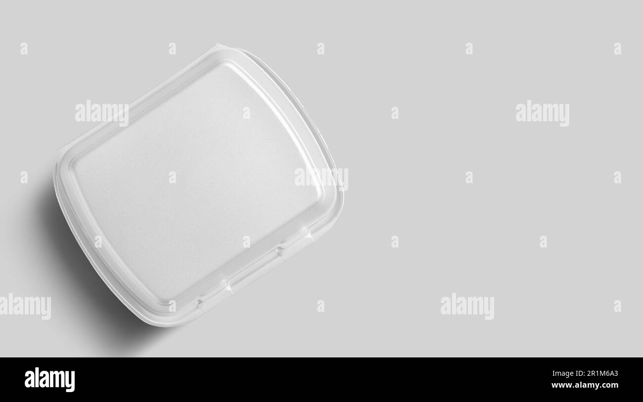 Nachfüllansicht von weißem Styropor isoliert auf grau. Umweltfreundliches Mittagskonzept. Stockfoto