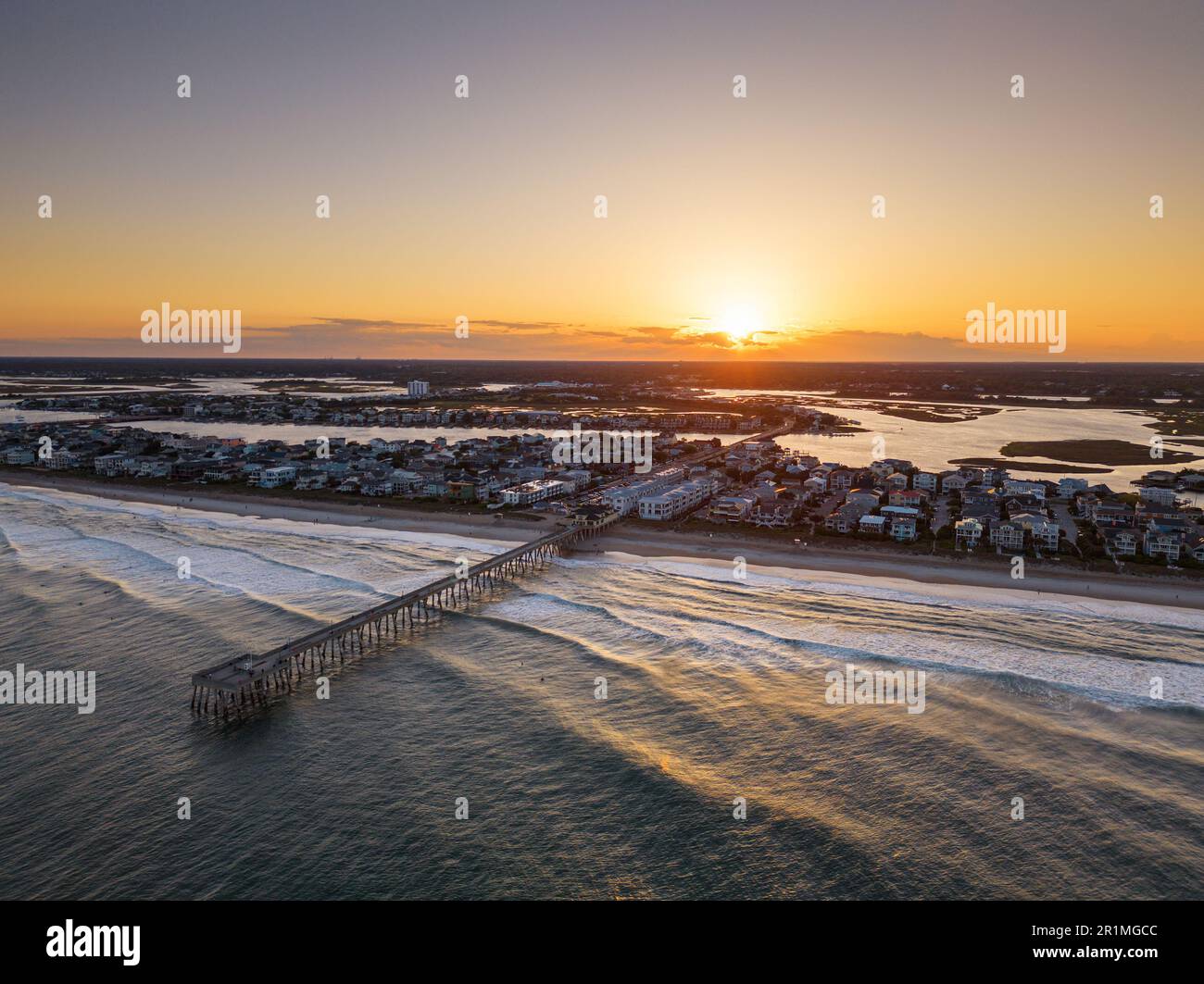 Wrightsville Beach, North Carolina über der Küste bei Sonnenuntergang. Stockfoto