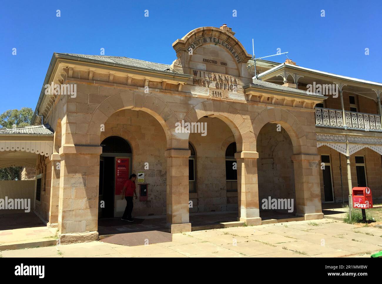 Gerichtsgebäude und Postamt in Wilcannia Country Town im Zentrum von NSW, Australien Stockfoto
