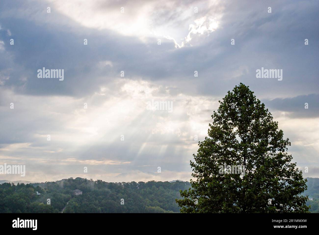 Tennessee Smoky Mountains Ausläufer, Sevier County, Sevierville, Wolken, Wolken, Sonne, Wetter, Landschaft, Besucher reisen Touri Stockfoto