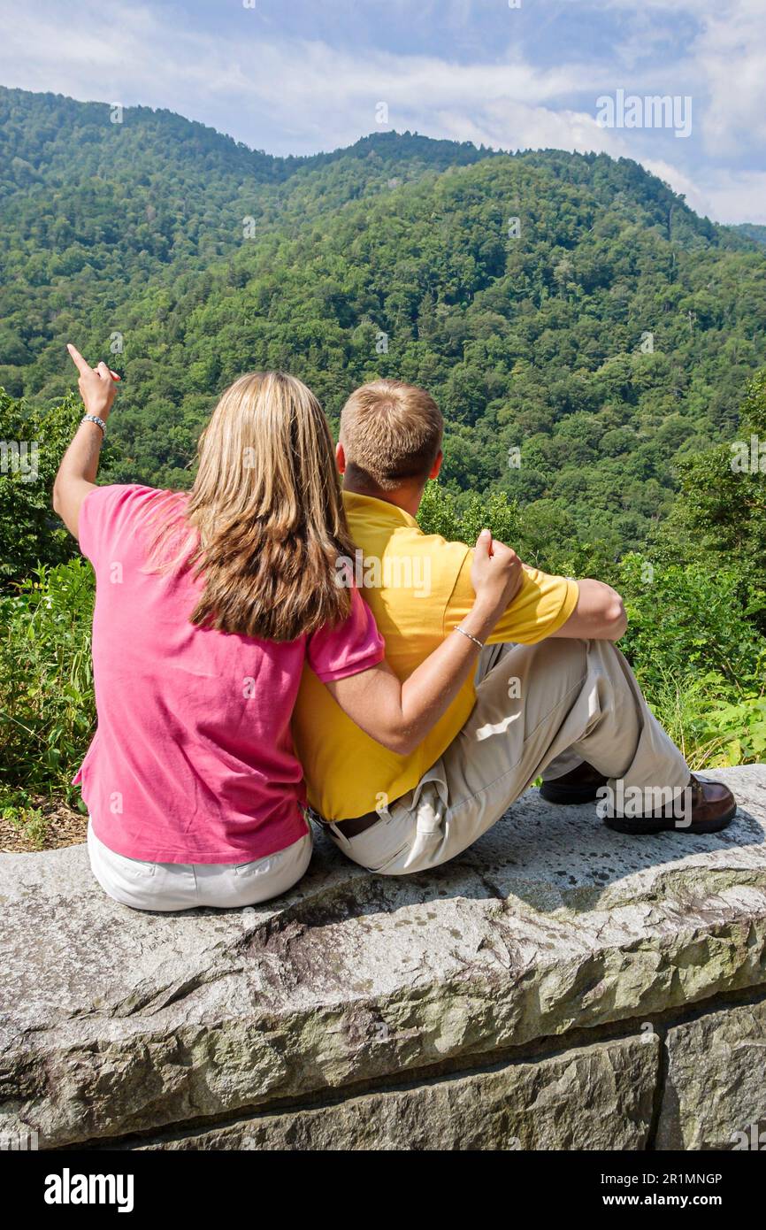 Tennessee Great Smoky Mountains National Park, Natur natürliche Landschaft Bergrücken, Mann Frau weiblich Paar Wandern Beobachtungspunkt, Stockfoto