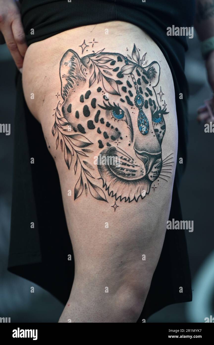 London, Großbritannien. 14. Mai 2023. Tattoo-Wettbewerb: Die Jury, die London Great British Tattoo Show 2023. Großartige Menschenmassen, tolle Atmosphäre und großartige Tätowierer kommen aus aller Welt und köstliche Speisen und Getränke im Alexandra Palace, London, Großbritannien, Credit: Siehe Li/Picture Capital/Alamy Live News Stockfoto