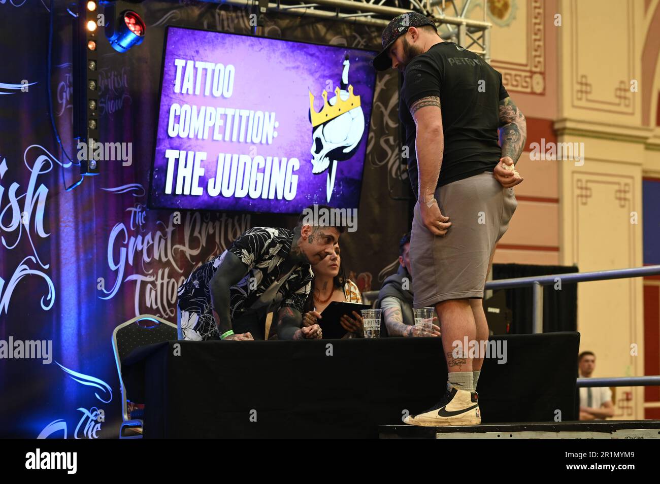 London, Großbritannien. 14. Mai 2023. Tattoo-Wettbewerb: Die Jury, die London Great British Tattoo Show 2023. Großartige Menschenmassen, tolle Atmosphäre und großartige Tätowierer kommen aus aller Welt und köstliche Speisen und Getränke im Alexandra Palace, London, Großbritannien, Credit: Siehe Li/Picture Capital/Alamy Live News Stockfoto