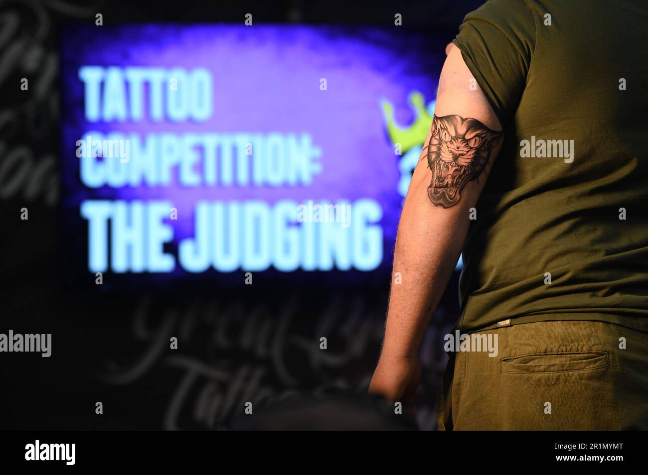 London, Großbritannien. 14. Mai 2023. Tattoo-Wettbewerb: Die Jury, die London Great British Tattoo Show 2023. Großartige Menschenmassen, tolle Atmosphäre und großartige Tätowierer kommen aus aller Welt und köstliche Speisen und Getränke im Alexandra Palace, London, Großbritannien, Credit: Siehe Li/Picture Capital/Alamy Live News Stockfoto