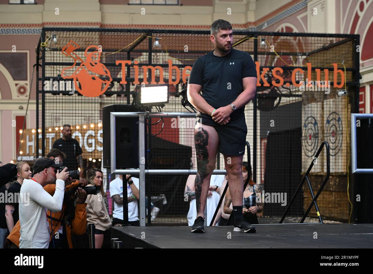 London, Großbritannien. 14. Mai 2023. Tattoo-Wettbewerb: Die Jury, die London Great British Tattoo Show 2023. Großartige Menschenmassen, tolle Atmosphäre und großartige Tätowierer kommen aus aller Welt und köstliche Speisen und Getränke im Alexandra Palace, London, Großbritannien, Credit: Siehe Li/Picture Capital/Alamy Live News Stockfoto