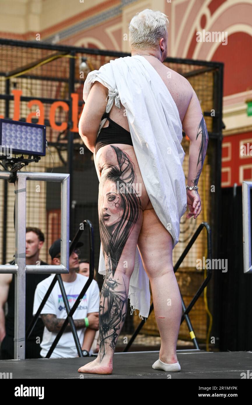 London, Großbritannien. 14. Mai 2023. Tattoo-Wettbewerb: Die Jury, die London Great British Tattoo Show 2023. Großartige Menschenmassen, tolle Atmosphäre und großartige Tätowierer kommen aus aller Welt und köstliche Speisen und Getränke im Alexandra Palace, London, Großbritannien, Credit: Siehe Li/Picture Capital/Alamy Live News Stockfoto