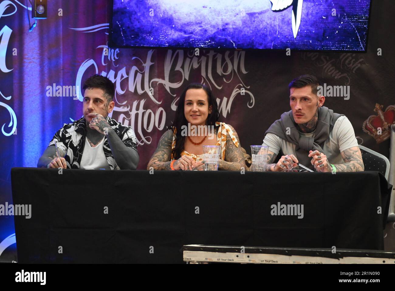 London, Großbritannien. 14. Mai 2023. Tattoo-Wettbewerb: Die Jury, die London Great British Tattoo Show 2023. Tolle Menschenmassen, tolle Atmosphäre und großartige Tattoo-Künstler kommen aus aller Welt und köstliche Speisen und Getränke im Alexandra Palace, London, Großbritannien. Kredit: Siehe Li/Picture Capital/Alamy Live News Stockfoto