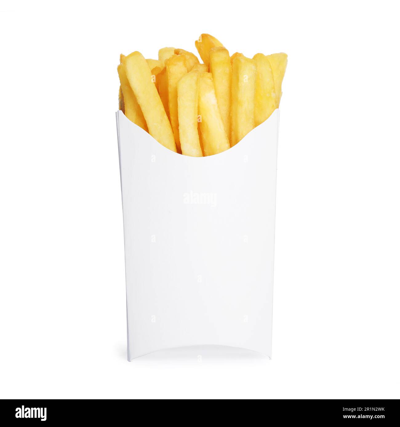 Papierbehälter zum Mitnehmen mit köstlichen pommes frites auf weißem Hintergrund Stockfoto