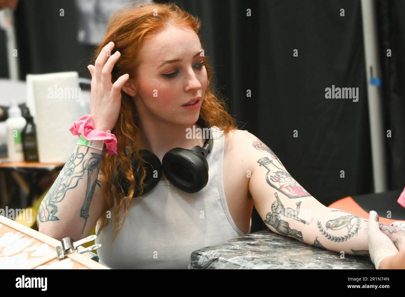 London, Großbritannien. 14. Mai 2023. Die London Great British Tattoo Show 2023. Große Menschenmassen, tolle Atmosphäre und großartige Tätowierer kommen aus aller Welt und köstliche Speisen und Getränke im Alexandra Palace, London, Großbritannien, Credit: Siehe Li/Picture Capital/Alamy Live News Stockfoto