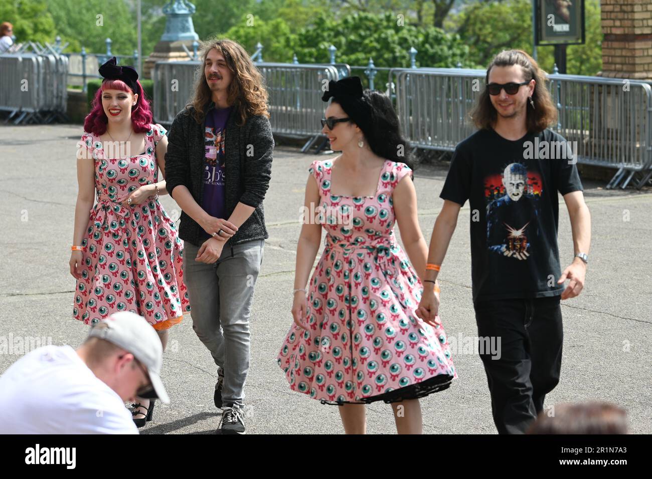 London, Großbritannien. 14. Mai 2023. Dead Dolls trifft mit ihren Freunden ein, um bei der London Great British Tattoo Show 2023 aufzutreten. Tolle Menschenmassen, tolle Atmosphäre und großartige Tattoo-Künstler kommen aus aller Welt und köstliche Speisen und Getränke im Alexandra Palace, London, Großbritannien. Kredit: Siehe Li/Picture Capital/Alamy Live News Stockfoto