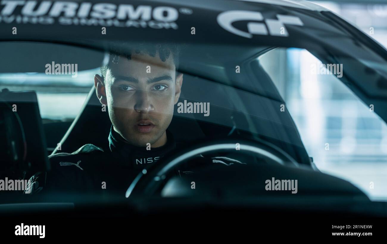 ARCHIE MADEKWE in GRAN TURISMO (2023), Regie NEILL BLOMKAMP. Guthaben: PlayStation Productions / Sony Pictures Entertainment (SPE) / Album Stockfoto