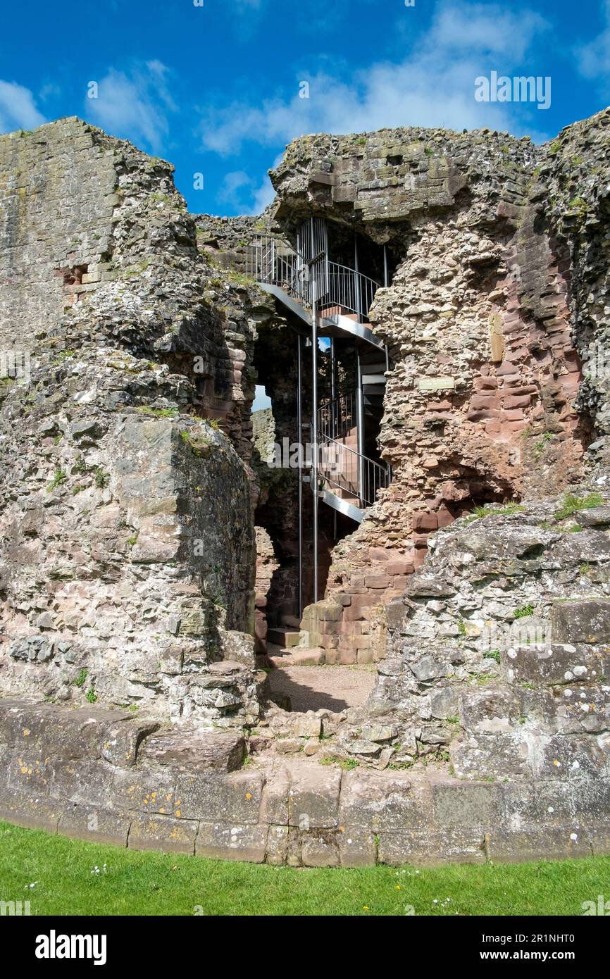 Rhuddlan Castle, in Rhuddlan, Denbighshire, Wales. Er wurde 1277 von Edward I nach dem ersten Walisischen Krieg errichtet. Denbighshire, Großbritannien Stockfoto