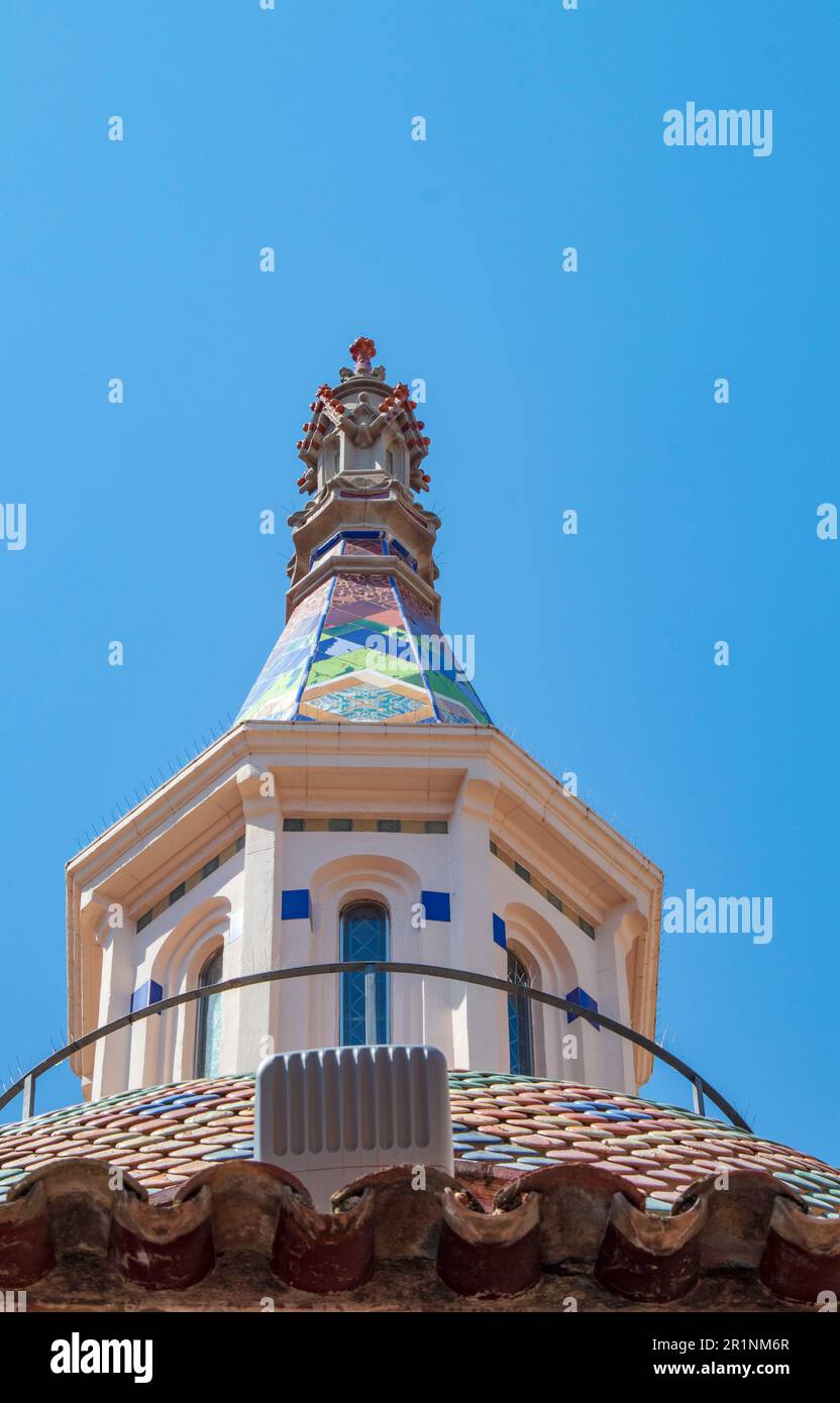 Moderne Linien und klassische Kurven, der Kontrast von Lloret de Mar in Cata Stockfoto