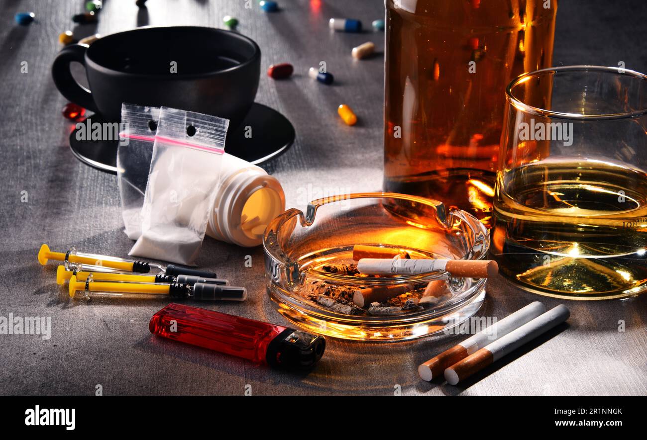 Süchtig machenden Substanzen, einschließlich Alkohol, Zigaretten und Drogen Stockfoto