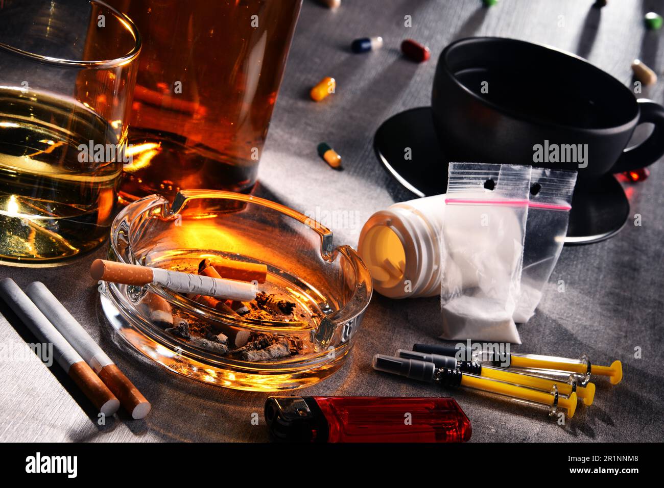 Süchtig machenden Substanzen, einschließlich Alkohol, Zigaretten und Drogen Stockfoto