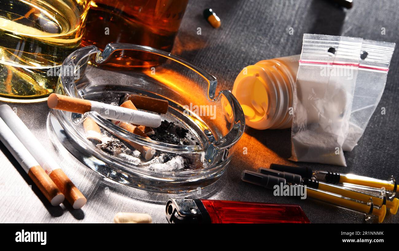 Süchtig machenden Substanzen, einschließlich Alkohol, Zigaretten und Drogen Stockfoto