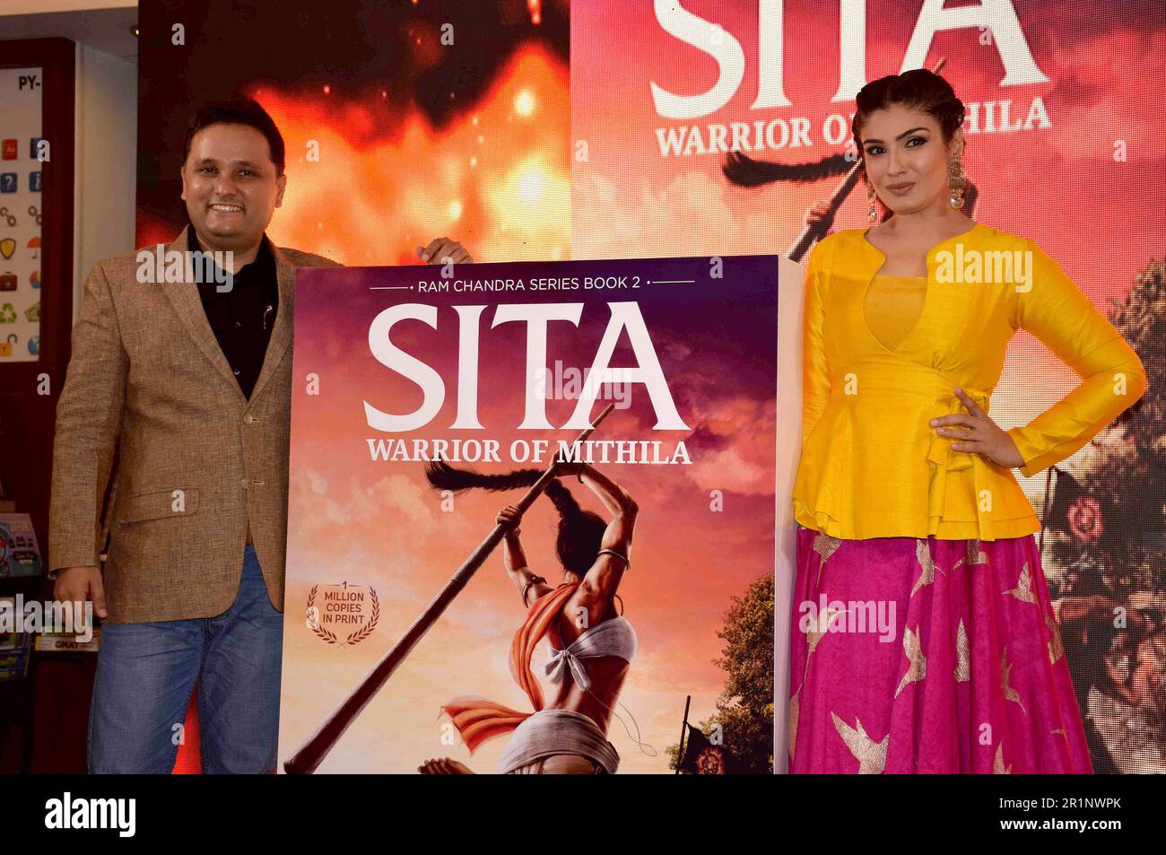 Amish Tripathi, indische Autorin, Raveena Tandon, indische Schauspielerin, Buchveröffentlichung, SITA-Krieger von Mithila, Mumbai, Indien, 3. Mai 2017 Stockfoto