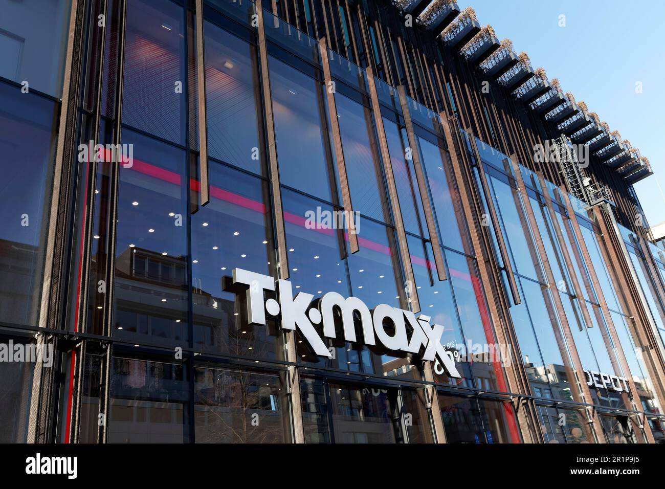 TK Maxx, Logo am Koe-Bogen II, internationale Handelskette für Designermode, Düsseldorf, Nordrhein-Westfalen, Deutschland Stockfoto