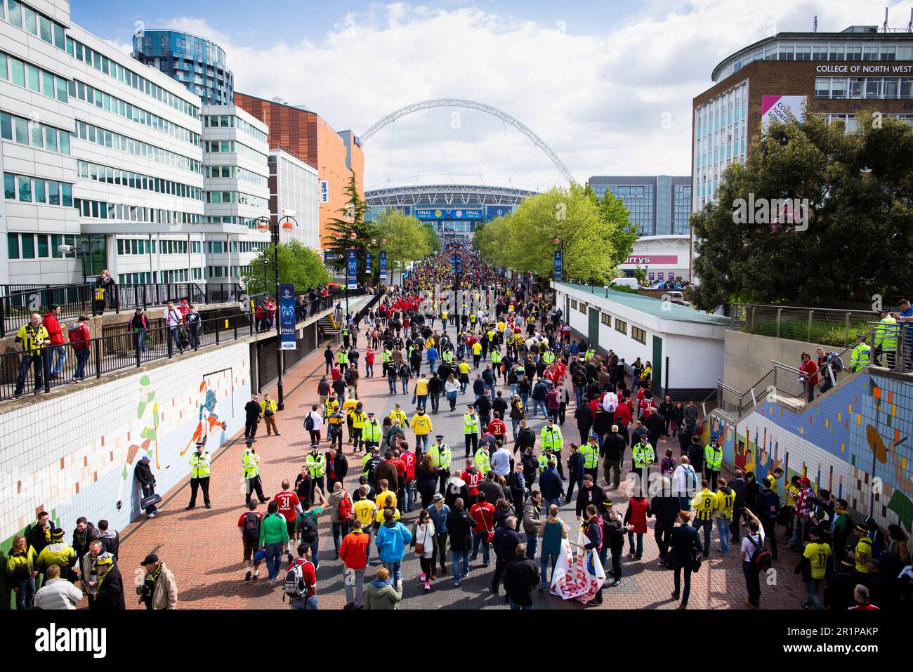 London, 25.05.2013, Wembley BVB und FC Bayern Fans vorm Stadion Borussia Dortmund - FC Bayern München Champions League Finale der Herren Copyright (n Stockfoto