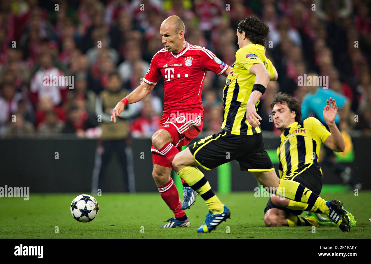 London, 25.05.2013, Wembley Tor: Arjen Robben (FCB) auf dem Weg zum 2:1 gegen Neven Subotic (BVB), Mats Hummels (BVB) Borussia Dortmund - FC Bayern MŸ Stockfoto