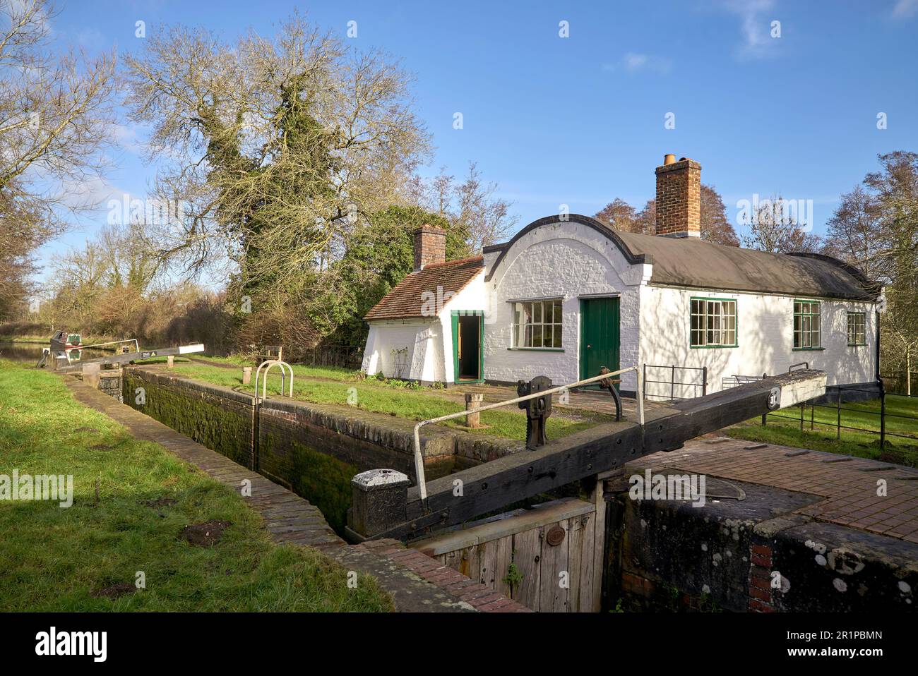 Lock Keepers Cottage bei Lock 31 am Stratford-upon-Avon Canal in Lowsonford, Warwickshire, England, Großbritannien Stockfoto
