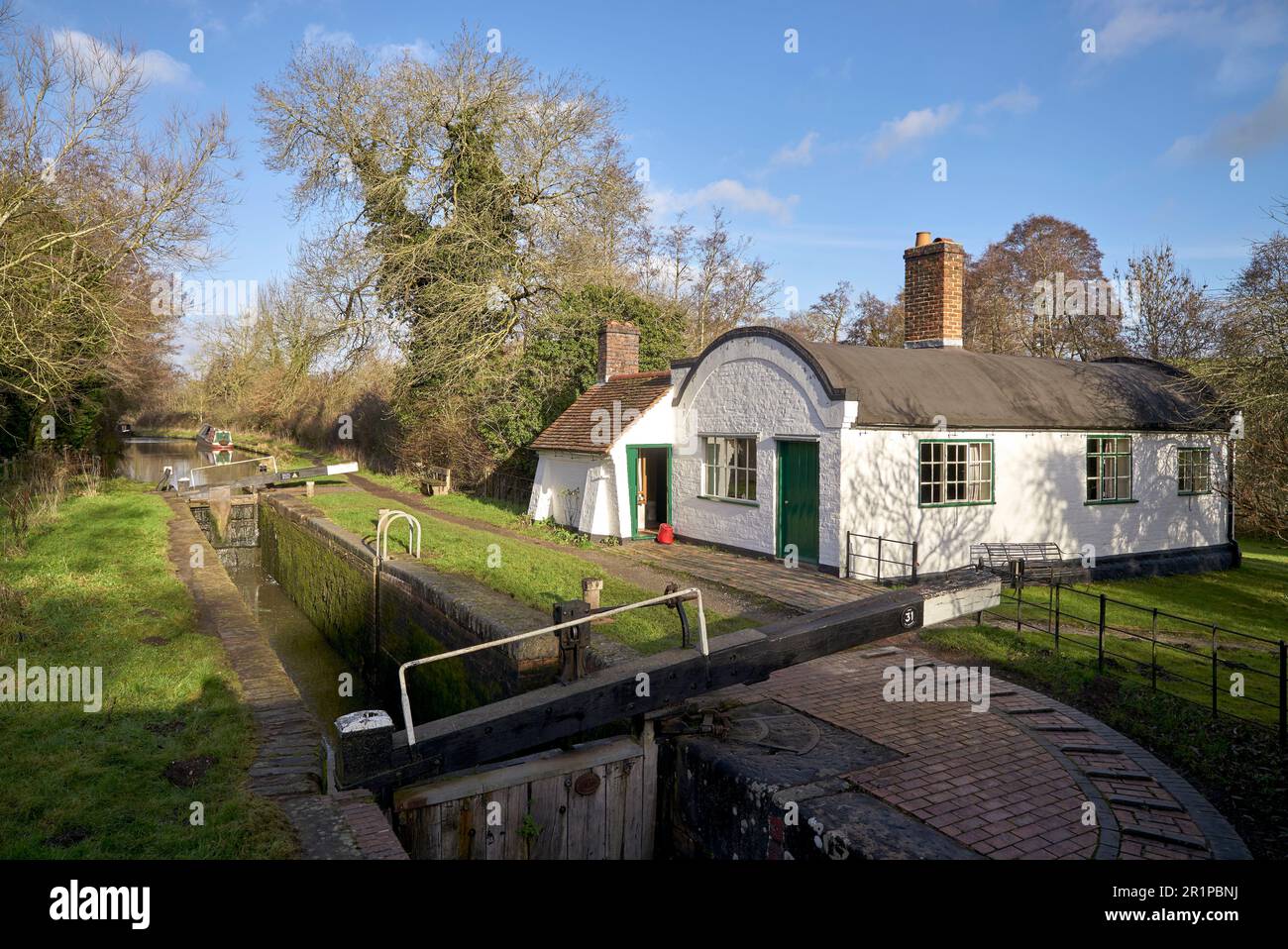 Lock Keepers Cottage bei Lock 31 am Stratford-upon-Avon Canal in Lowsonford, Warwickshire, England, Großbritannien Stockfoto