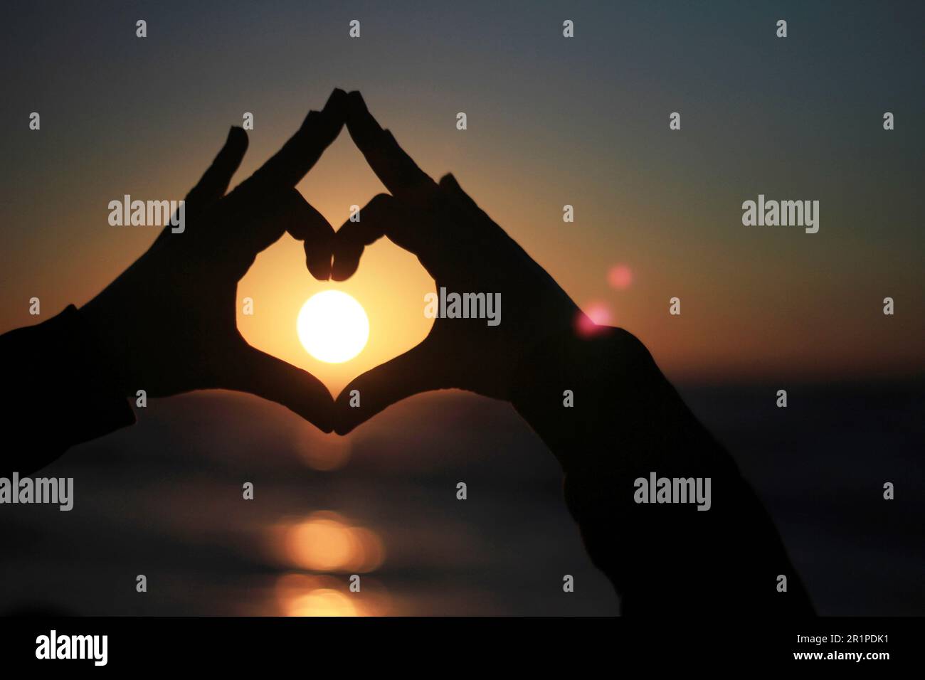 Hand, Herz, Sonnenuntergang Stockfoto