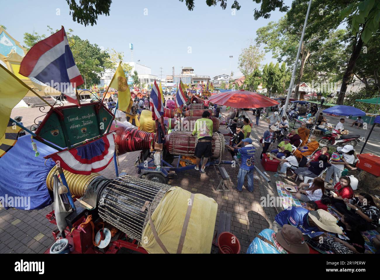 Der große Trommelwettbewerb im Stil von Klong Luang oder Lanna beim Phra That Festival in Lamphun, Thailand. Stockfoto