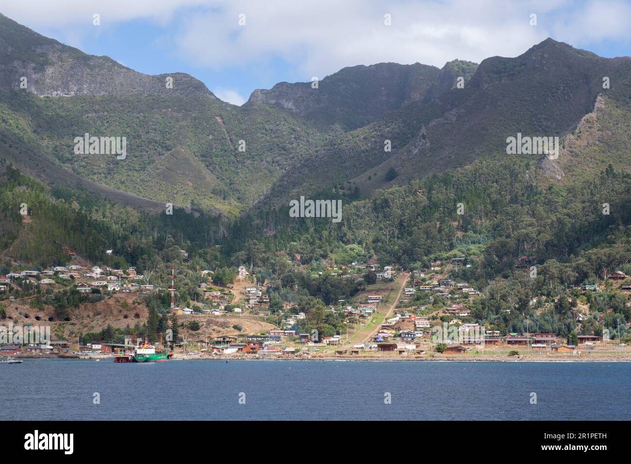 Chile, Juan Fernandez Archipel, Robinson Crusoe Island, Cumberland Bay, Dorf San Juan Bautista. Stockfoto