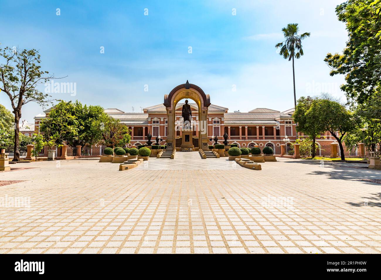 Statue von König Rama IV vor Saranrom Palast, Bangkok, Thailand Stockfoto
